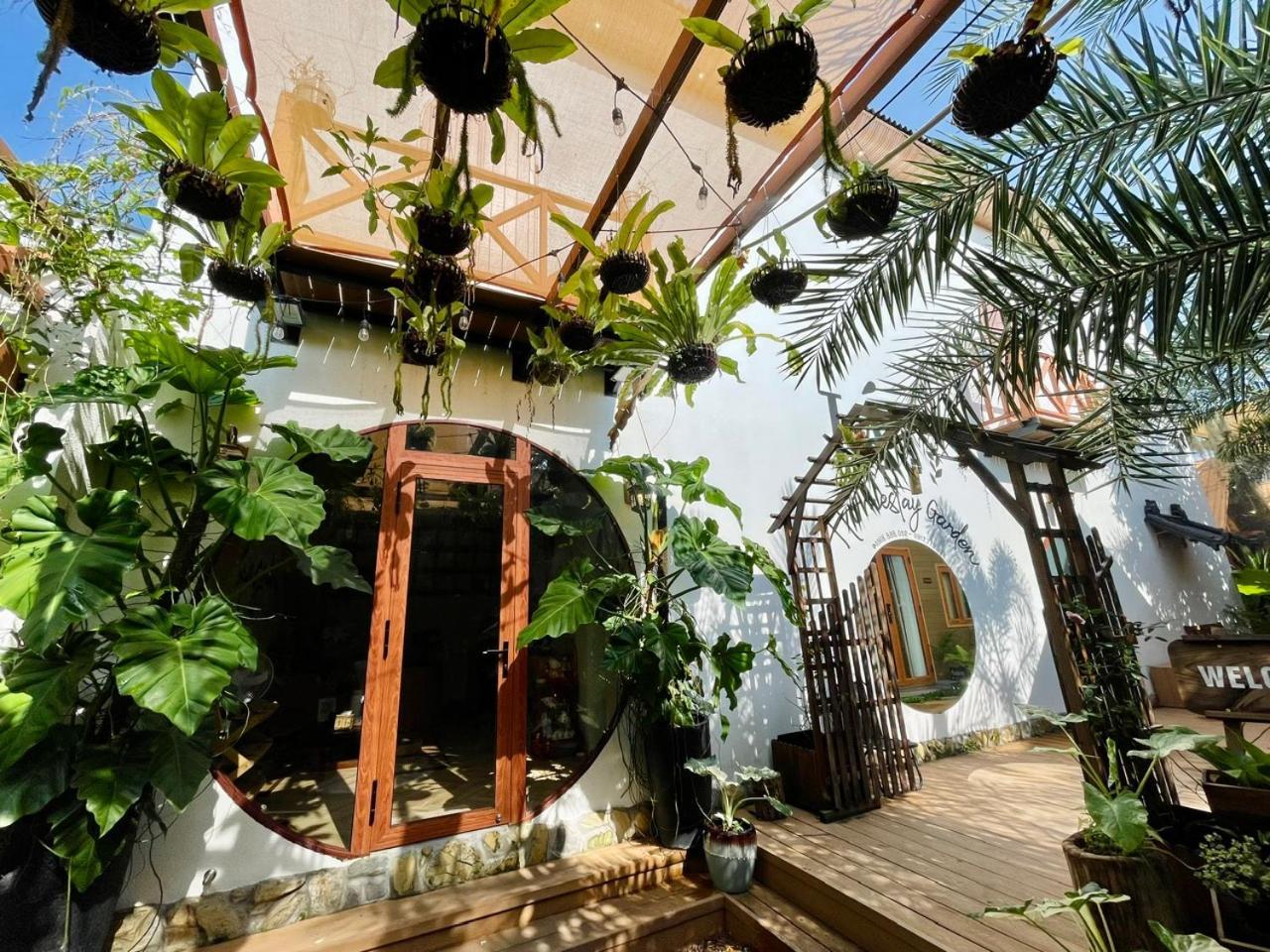 La Garden Homestay Long Xuyen Exterior photo